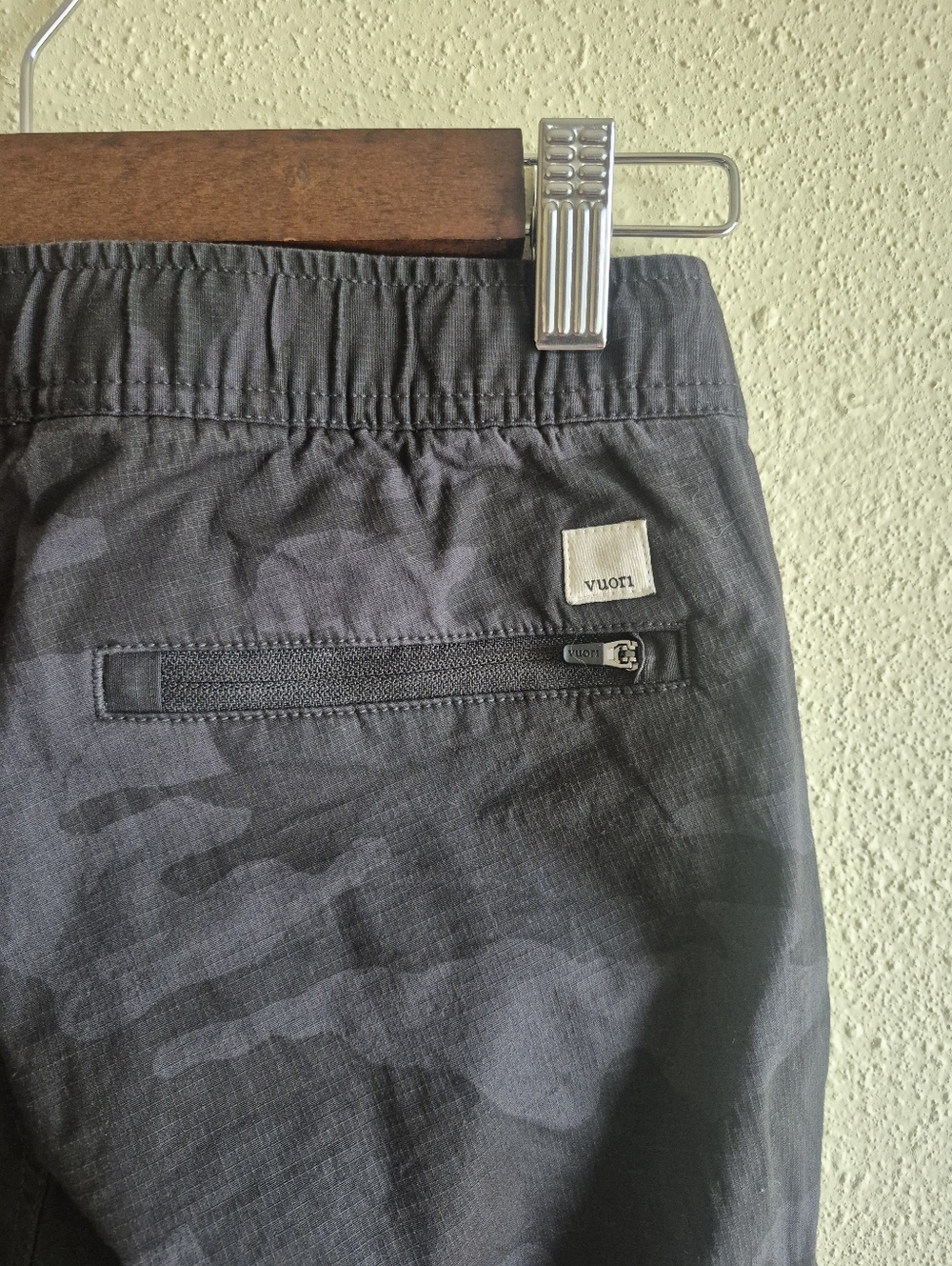 Vuori Rip Stop Black Gray Camo Pants Womens Size XS - Picture 4 of 10